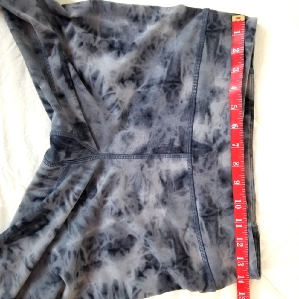 Under Armour tie dye gray and black cropped leggings boho artsy sporty fun S/P - Picture 3 of 8